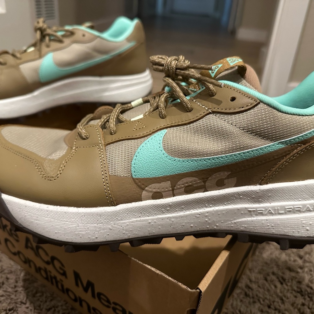 Nike ACG Lowcate Shoes - Limestone and Green Glow Men’s Size 13